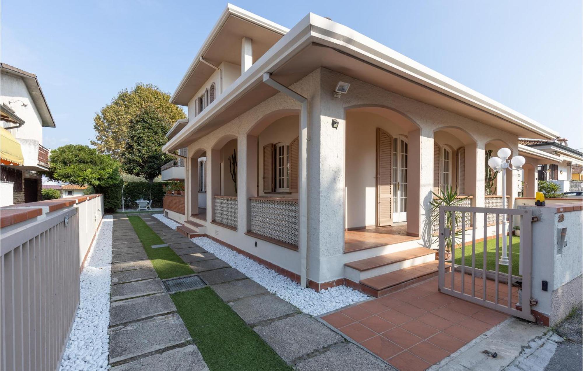 Gorgeous In With Kitchen Holiday home Viareggio